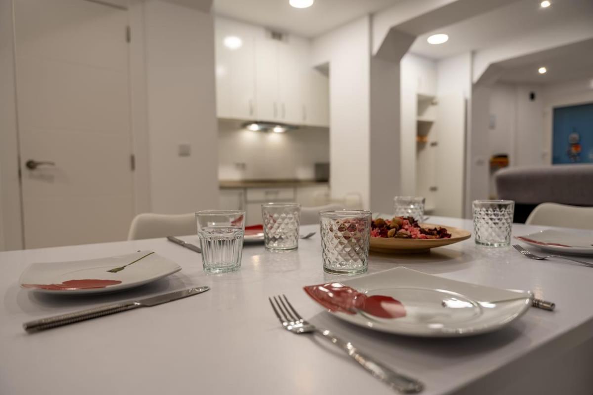 Apartment Centrally Located, Spacious And Full Of Light *