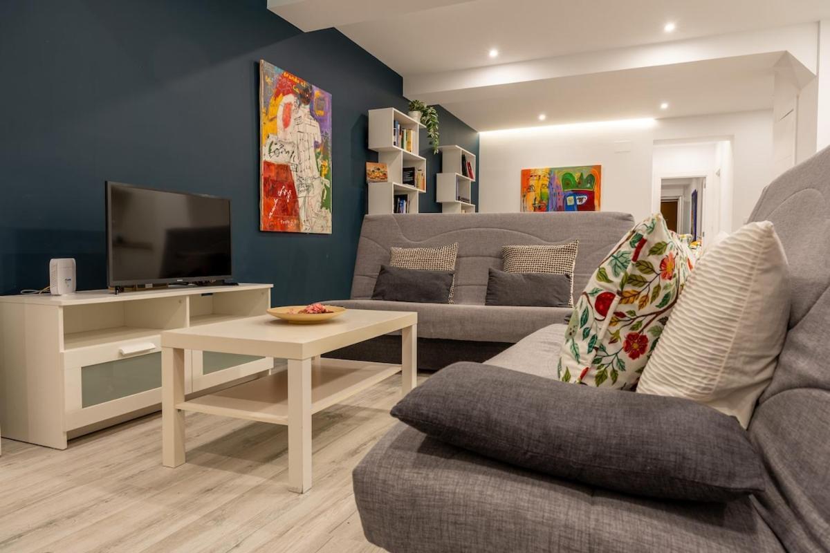 Centrally Located, Spacious And Full Of Light Apartment *